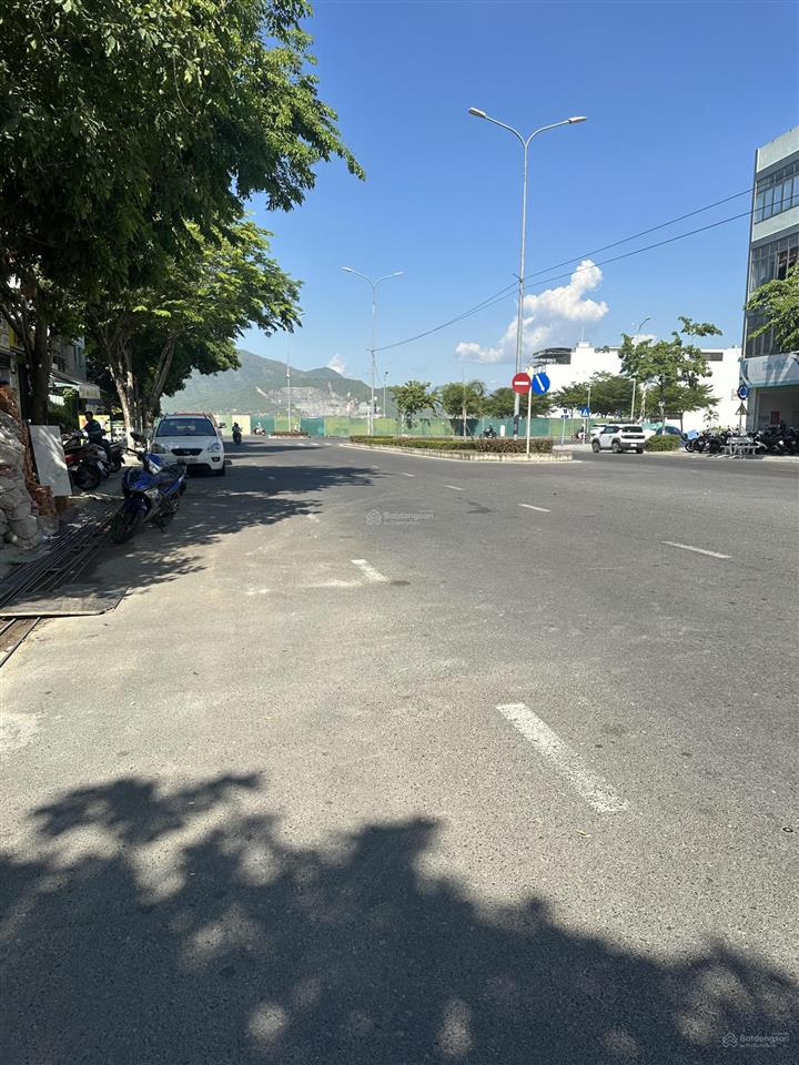 Cho thuê tòa nhà nguyên căn mặt tiền đường số 28 phước long nha trang. có thang máy.
