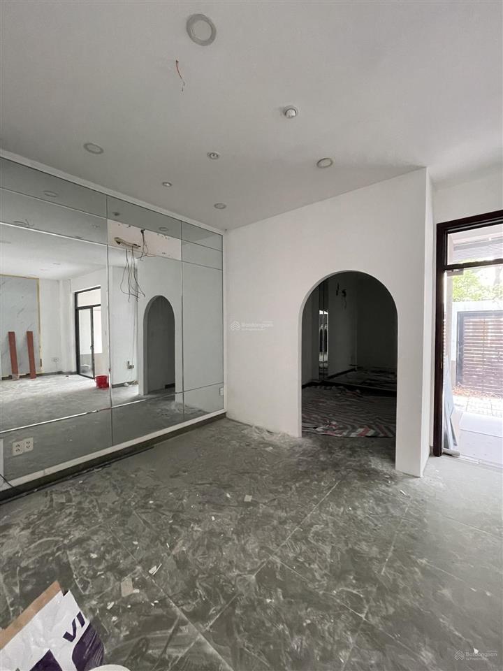 Cho thuê nhà phố liền kề hà đô q10 5.5m x 16m, 4 lầu, 50tr làm vp ct, thẩm mỹ, spa, nha khoa, ở