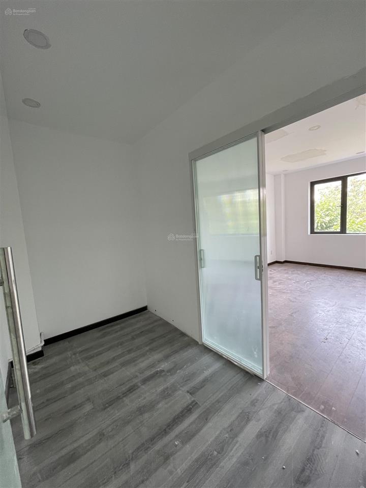 Cho thuê nhà phố liền kề hà đô q10 5.5m x 16m, 4 lầu, 50tr làm vp ct, thẩm mỹ, spa, nha khoa, ở