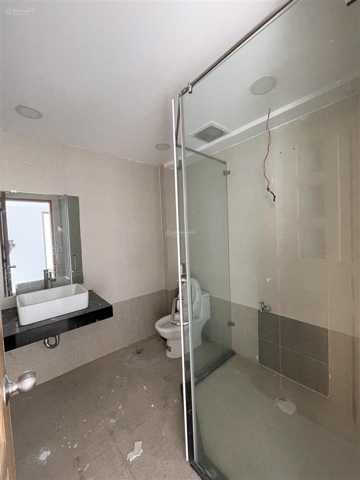 Cho thuê nhà phố liền kề hà đô q10 5.5m x 16m, 4 lầu, 50tr làm vp ct, thẩm mỹ, spa, nha khoa, ở