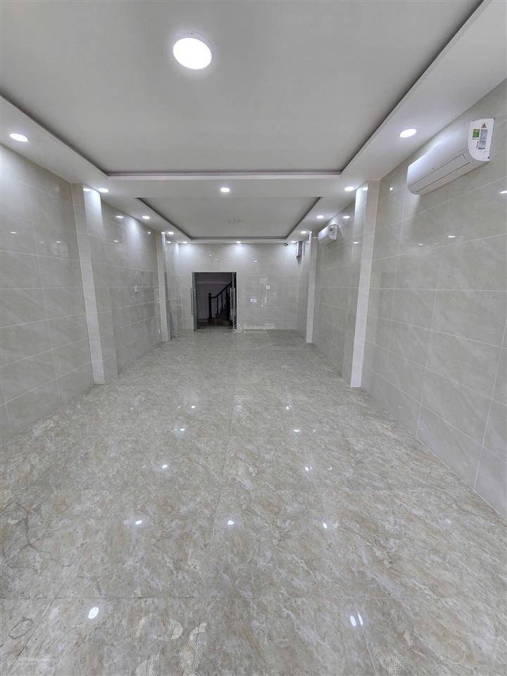 Cho thuê nhà nguyên căn 4 lầu ngang 5m mặt tiền đường lạc long quân nhà mới đẹp làm vp, kd