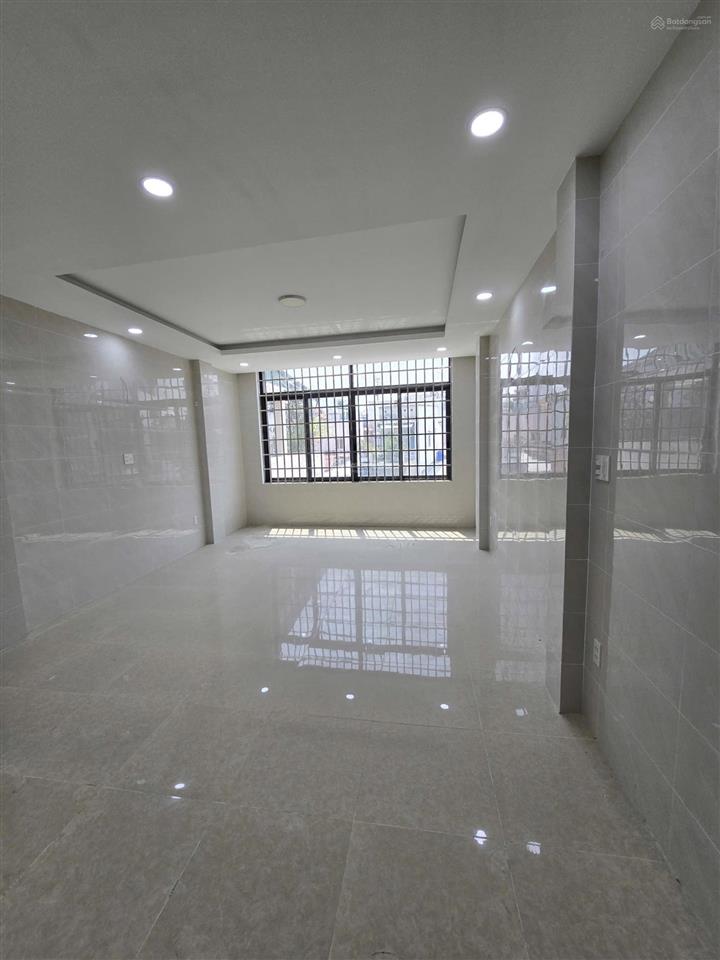 Cho thuê nhà nguyên căn 4 lầu ngang 5m mặt tiền đường lạc long quân nhà mới đẹp làm vp, kd