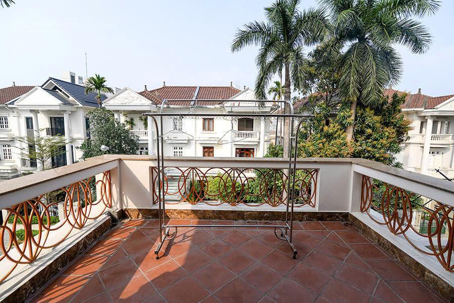 Cho thuê biệt thự 280m2 số 8 c4ciputra, phường phú thượng, hà nội
