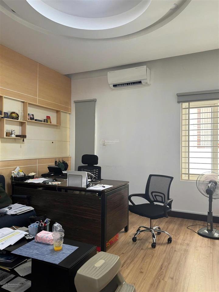 Cho thuê tòa nhà mặt tiền lương định của  1 trệt 3 lầu, hot nhất khu vực