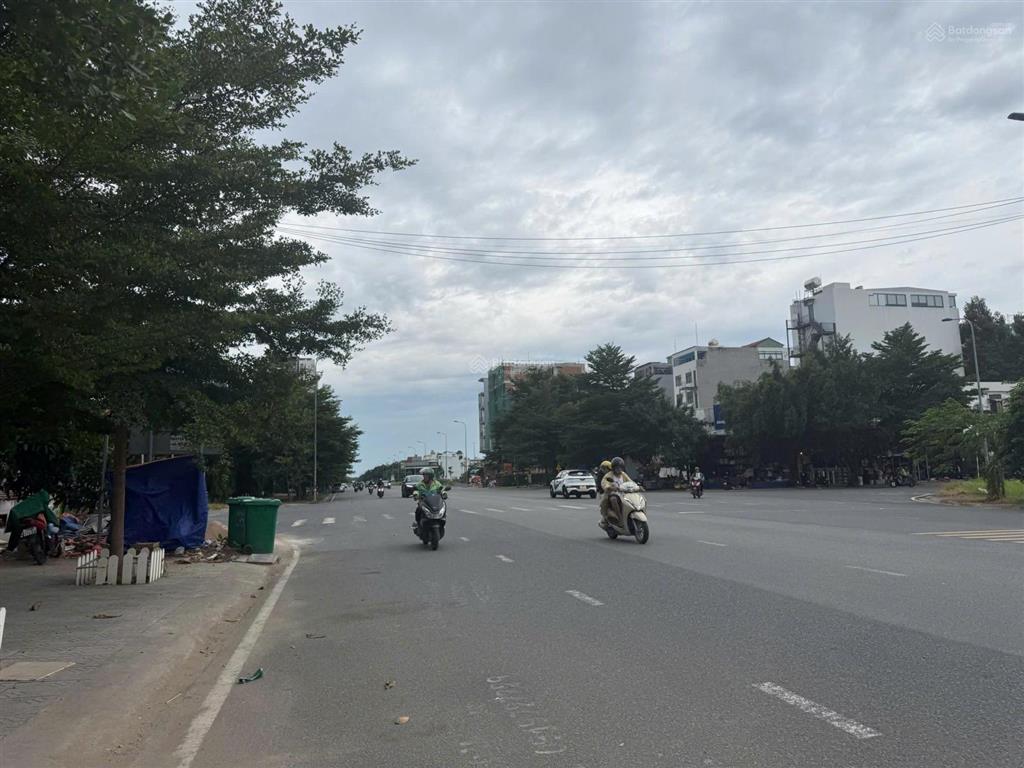 Cho thuê mặt bằng kinh doanh, ngay đảo kim cương 8x20m, vị trí đẹp, kinh doanh tự do chỉ 55tr/tháng