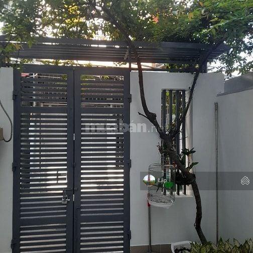 Nhà mới cấp 4 có sân rộng ngay cầu long kiểng  dt 5,2x22m