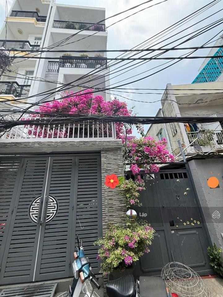 Nhà có sân rộng  kdc đường số q7, 02 tầng dt 3,9x13m