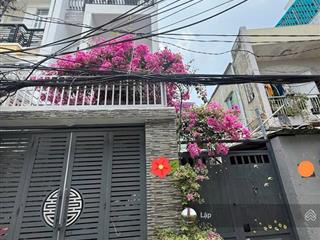 Nhà có sân rộng  kdc đường số q7, 02 tầng dt 3,9x13m