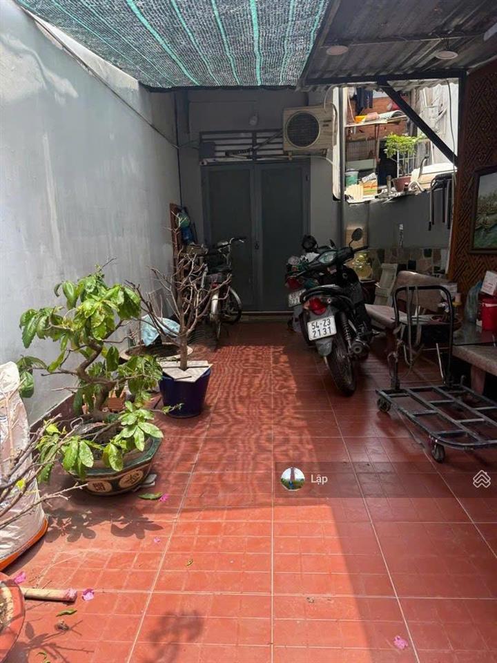 Nhà có sân rộng  kdc đường số q7, 02 tầng dt 3,9x13m