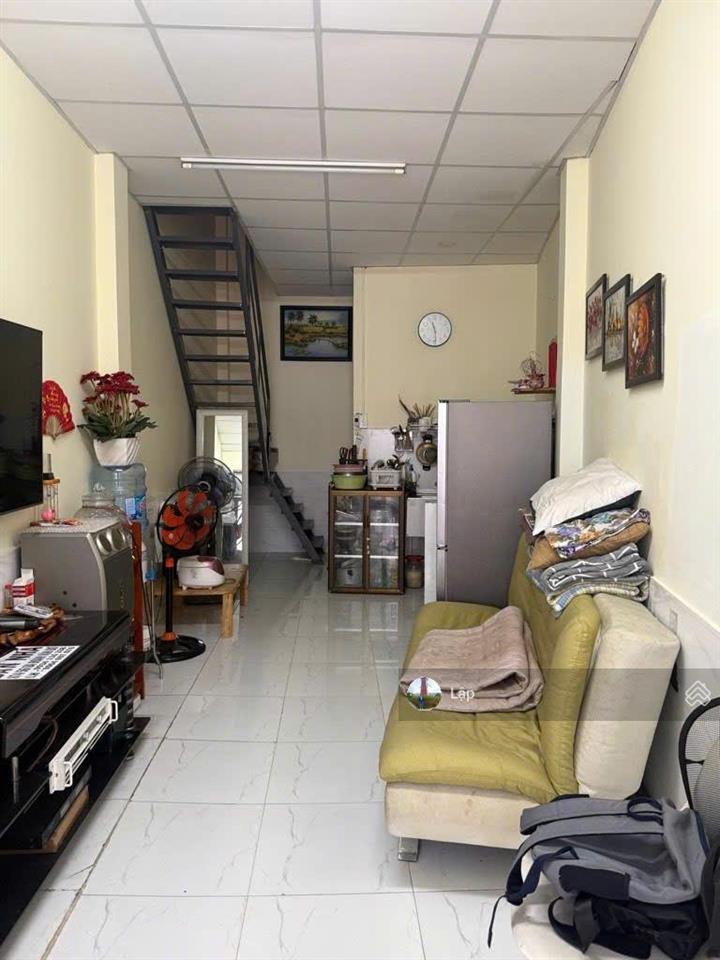 Nhà có sân rộng  kdc đường số q7, 02 tầng dt 3,9x13m