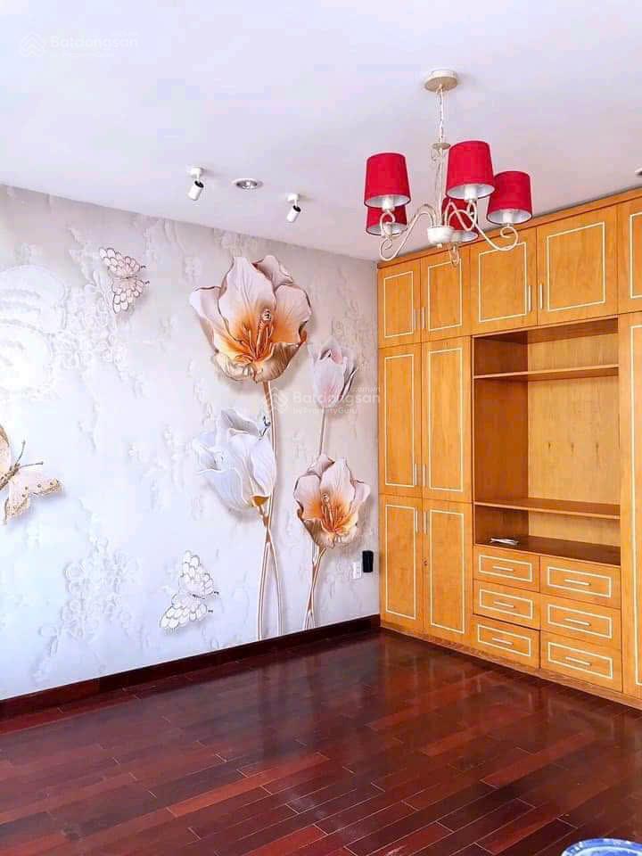 Bán nhà chính chủ gần hoàng quốc việt, hẻm xe hơi 03 tầng 05 pn, nở hậu, dt 5x15m
