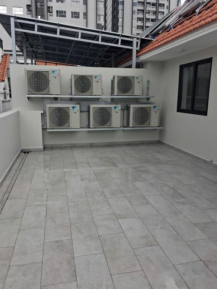 Nhà mới chưa sử dụng tự do bố trí  kdc himlam 04 tầng 10x20m
