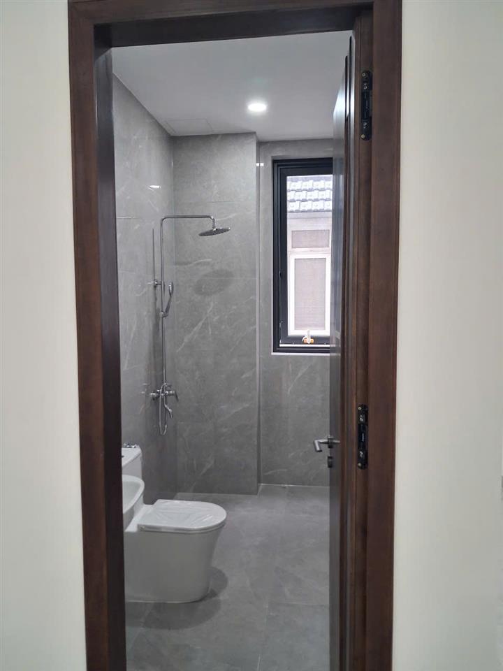 Nhà mới chưa sử dụng tự do bố trí  kdc himlam 04 tầng 10x20m