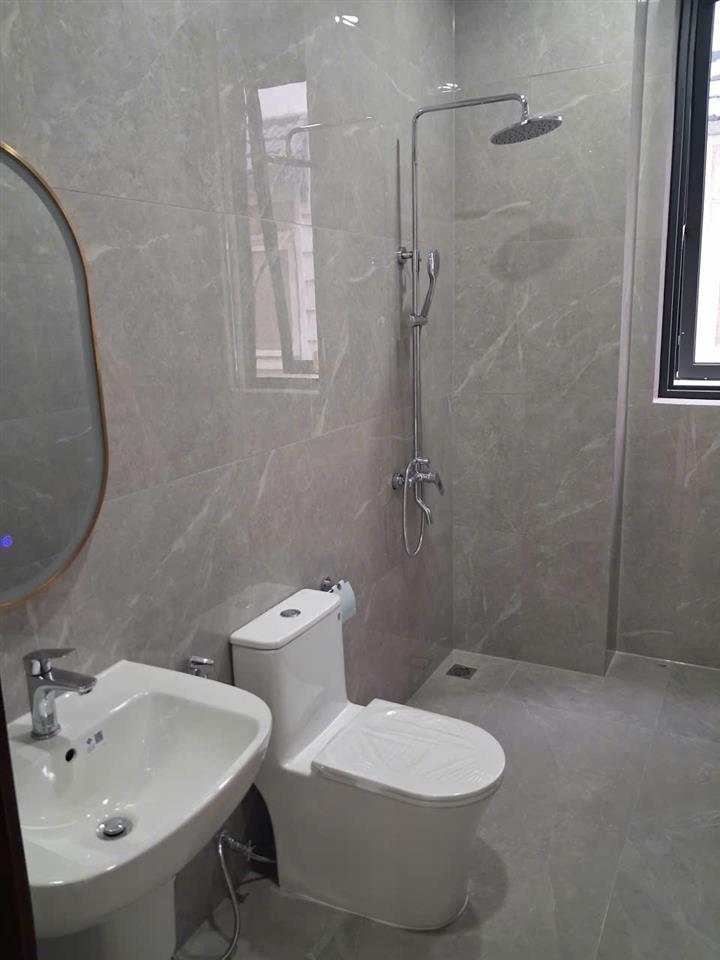 Nhà mới chưa sử dụng tự do bố trí  kdc himlam 04 tầng 10x20m