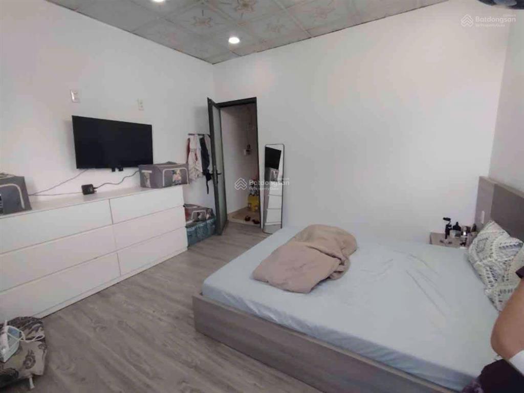 Nhà phố hẻm nhựa xe hơi gần cầu rạch tôm  4x20m