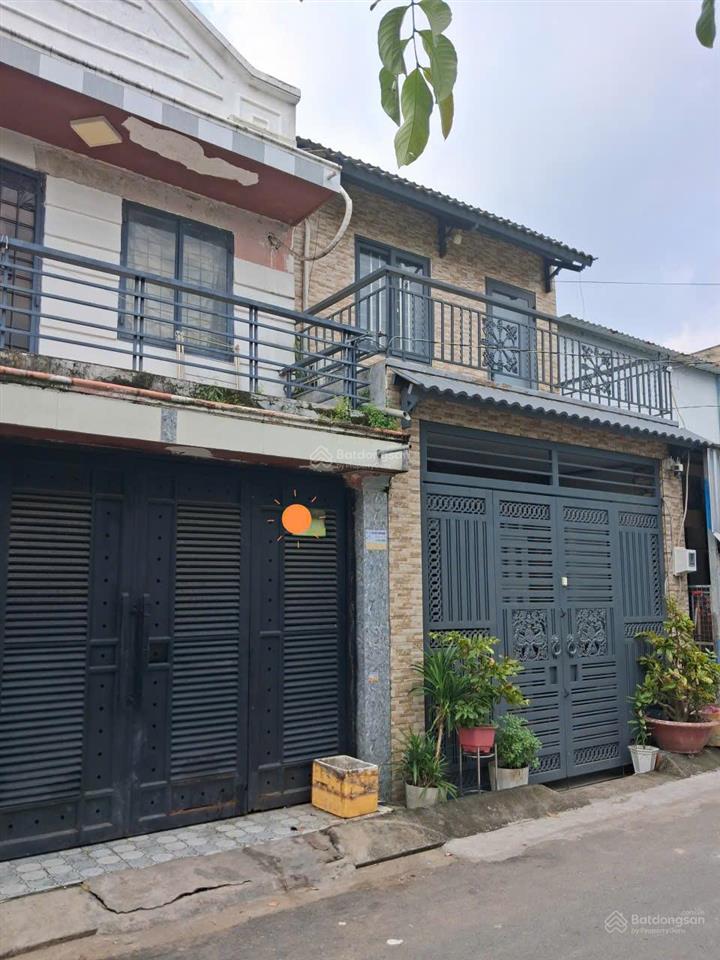 Nhà phố hẻm nhựa xe hơi gần cầu rạch tôm  4x20m