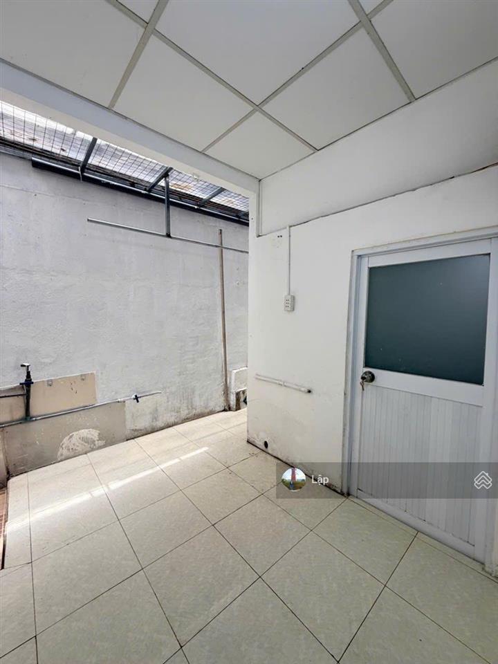 Nhà gần mặt tiền xe hơi trệt, lửng khuôn đất vô cùng đẹp  5x11m