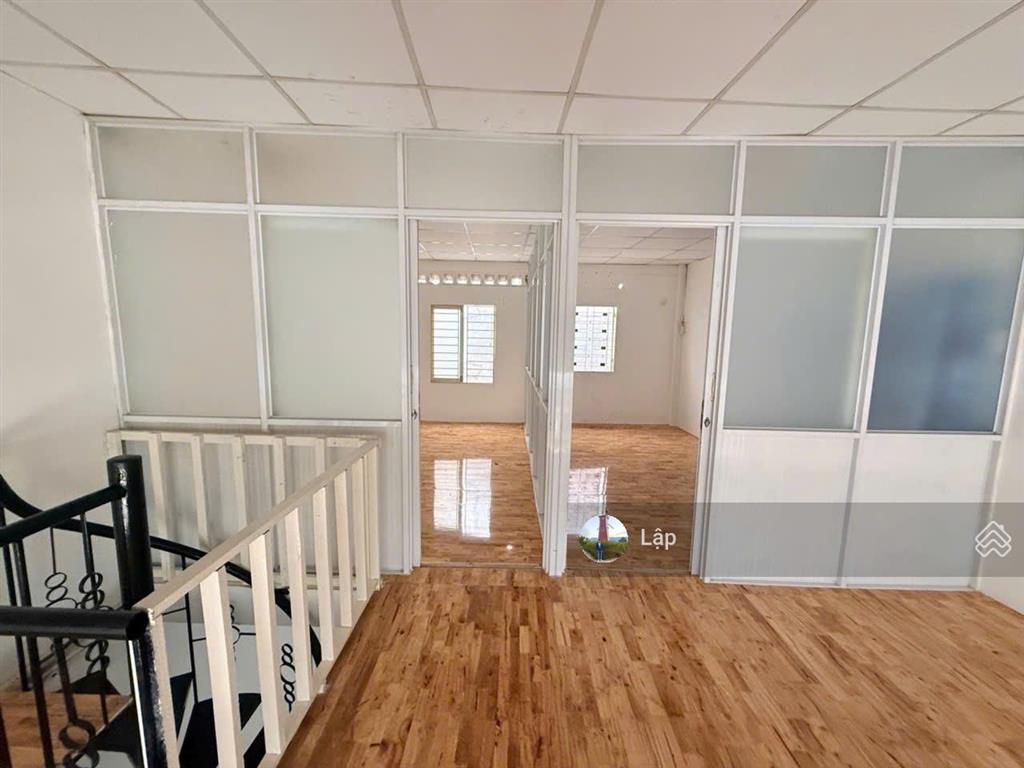 Nhà gần mặt tiền xe hơi trệt, lửng khuôn đất vô cùng đẹp  5x11m