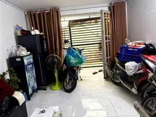 Gần thcs lê thành công cách hẻm xe hơi tránh 20m  02 tầng 3,3x9m