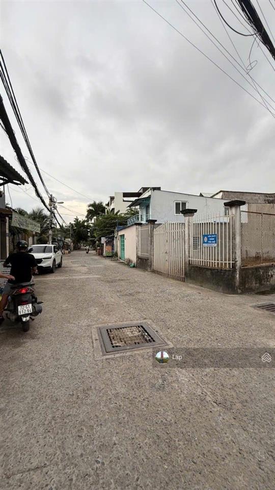 Gần thcs lê thành công cách hẻm xe hơi tránh 20m  02 tầng 3,3x9m