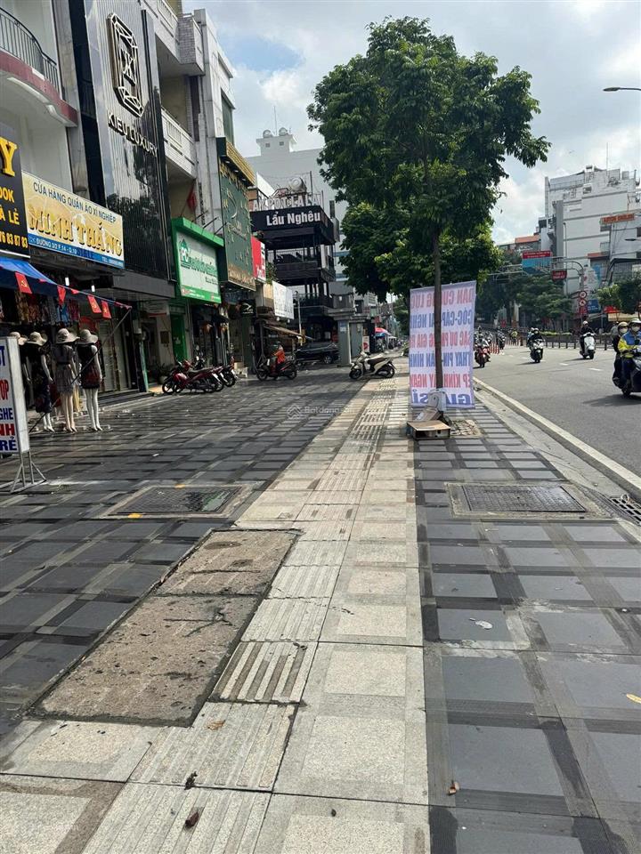 Bán nhà 2mt đường 3/2 quận 10 ,dt4x20m cn 80m2,vĩa hè 8m,hẻm sau rộng 10m giá chỉ 31 tỷ