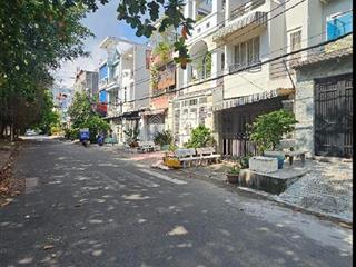 Bán nhà mặt tiền gần đường số 10 kdc bình hưng, bình chánh.  0906 398 *** phú