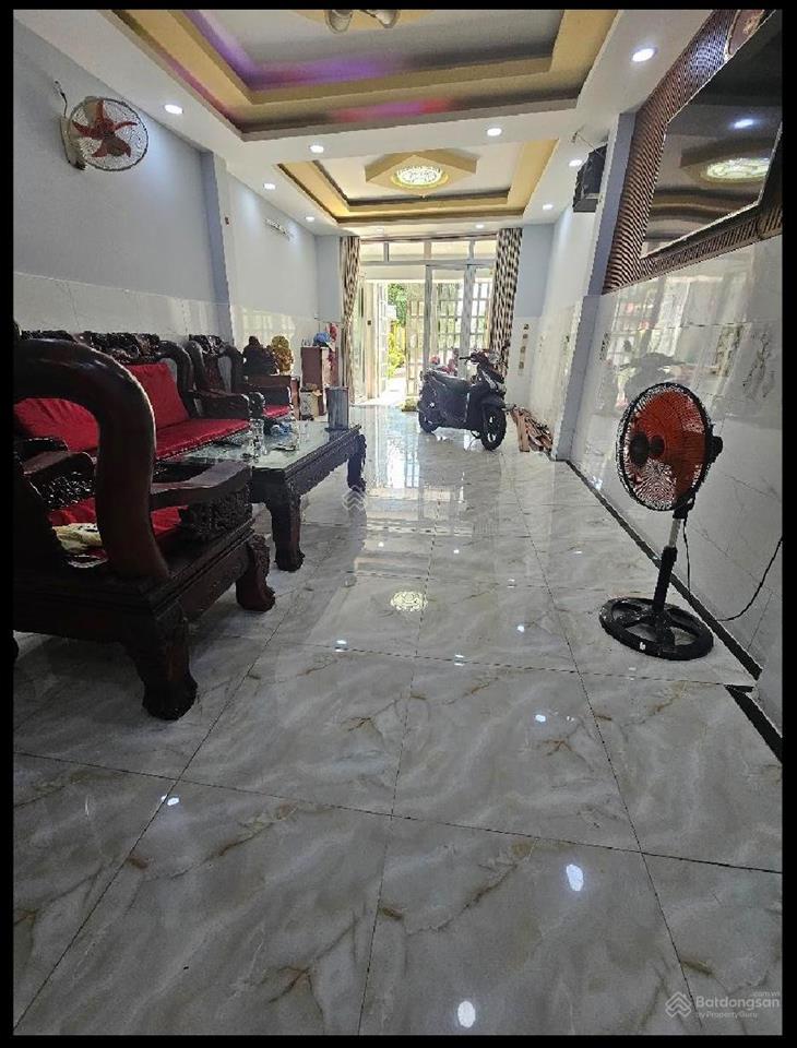 Bán nhà mặt tiền gần đường số 10 kdc bình hưng, bình chánh.  0906 398 *** phú