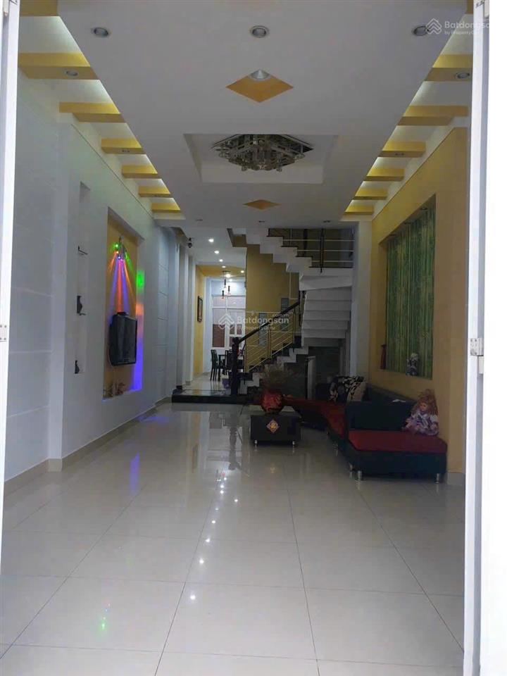 Cho thuê nhà đẹp 4 tầng đường 40m kdc bình hưng.  0906 398 *** phú