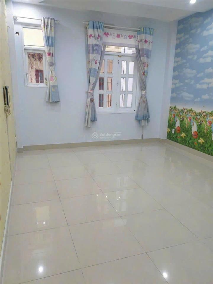 Cho thuê nhà đẹp 4 tầng đường 40m kdc bình hưng.  0906 398 *** phú