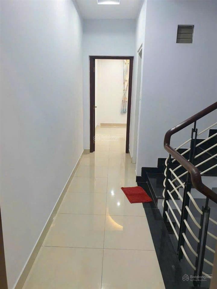 Cho thuê nhà đẹp 4 tầng đường 40m kdc bình hưng.  0906 398 *** phú