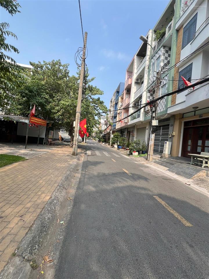 Bán nhà mặt tiền đường 320 bông sao . p 5 . q 8 .   0906 398 *** phú