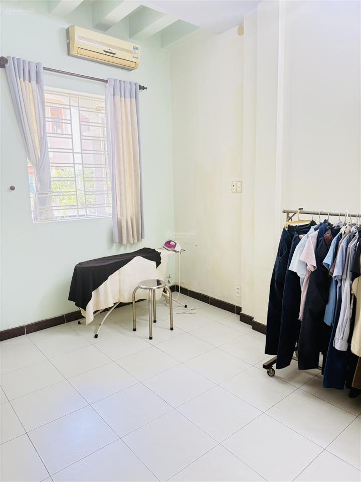 Bán nhà mặt tiền chợ đường 10 kdc bình hưng . tphcm