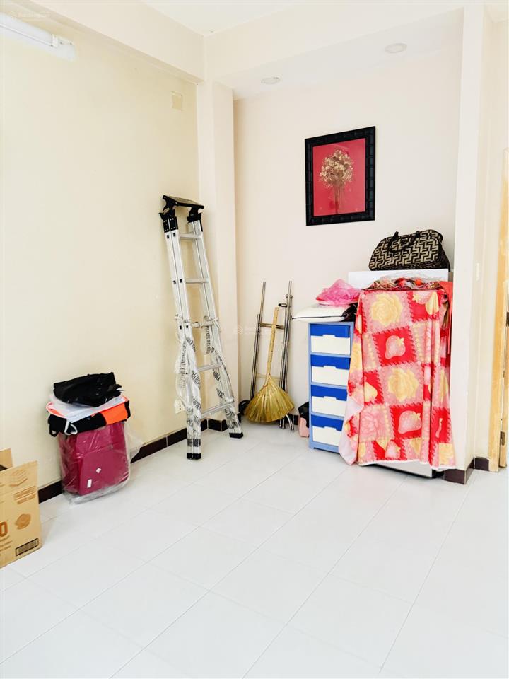 Bán nhà mặt tiền chợ đường 10 kdc bình hưng . tphcm