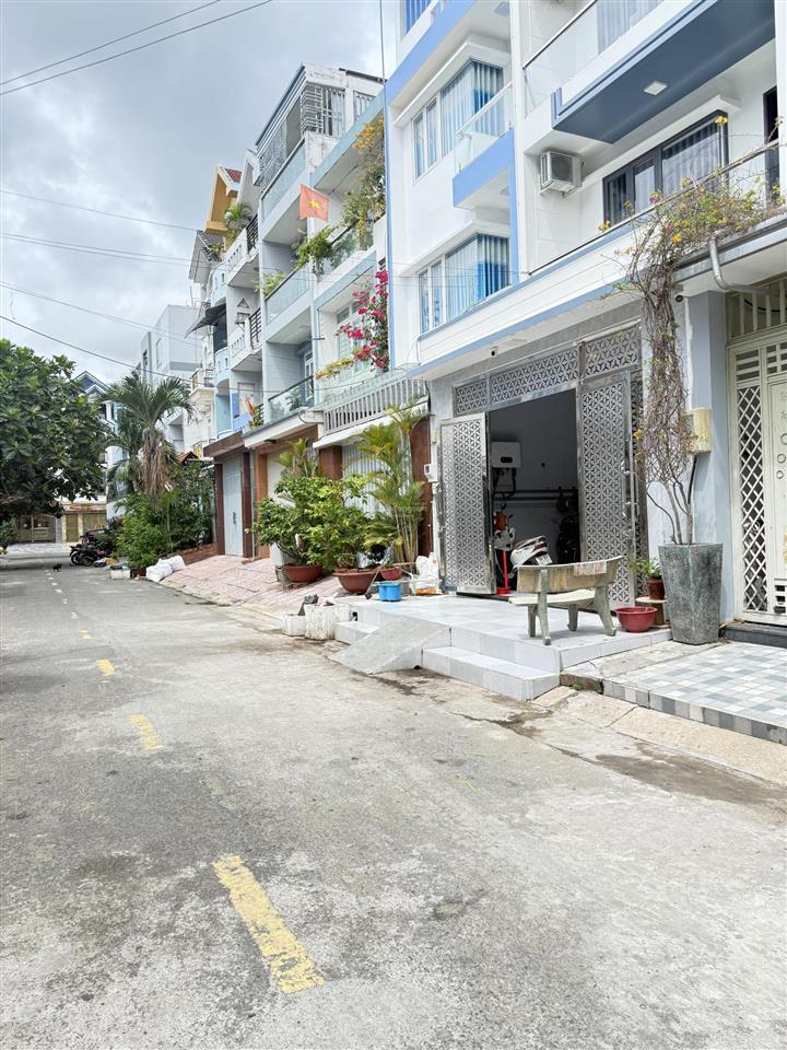 Bán nhà 100m2. 3 tầng kdc bình hưng mới tphcm.  0906 398 *** phú