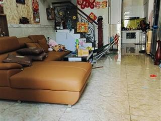Bán nhà 2 lầu mặt tiền gần đường 10 kdc bình hưng. bình chánh.  0906 398 *** phú