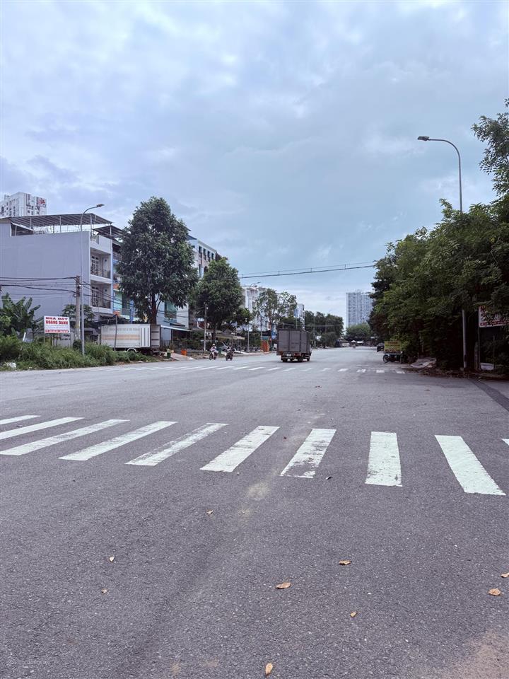 Bán nhà cấp 4 đường 40m kdc phong phú 5. bình hưng.  0906 398 *** phú