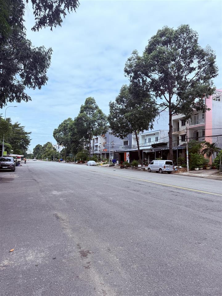 Bán nhà cấp 4 đường 40m kdc phong phú 5. bình hưng.  0906 398 *** phú