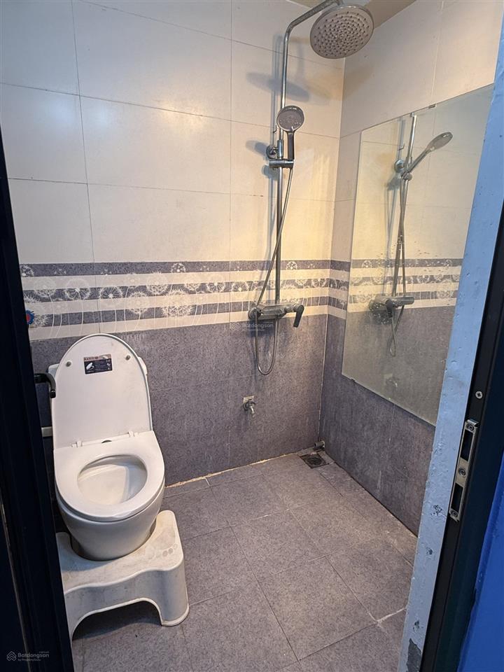 Cho thuê căn hộ tập thể 70m2 phố tạ quang bửu, hà nội