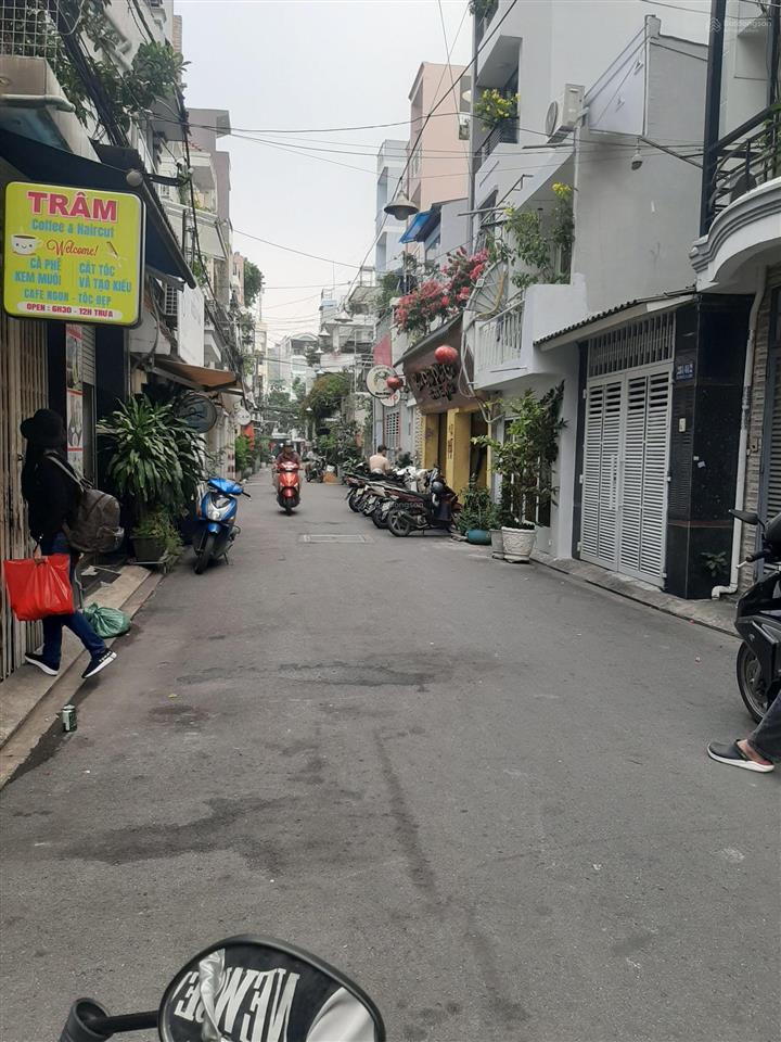 Ngay âu cơ  đại học văn hiến. ngang 4.5 nở hậu 4.7 dài 12m (60m2) xây 3 tầng, chỉ 6,9 tỷ