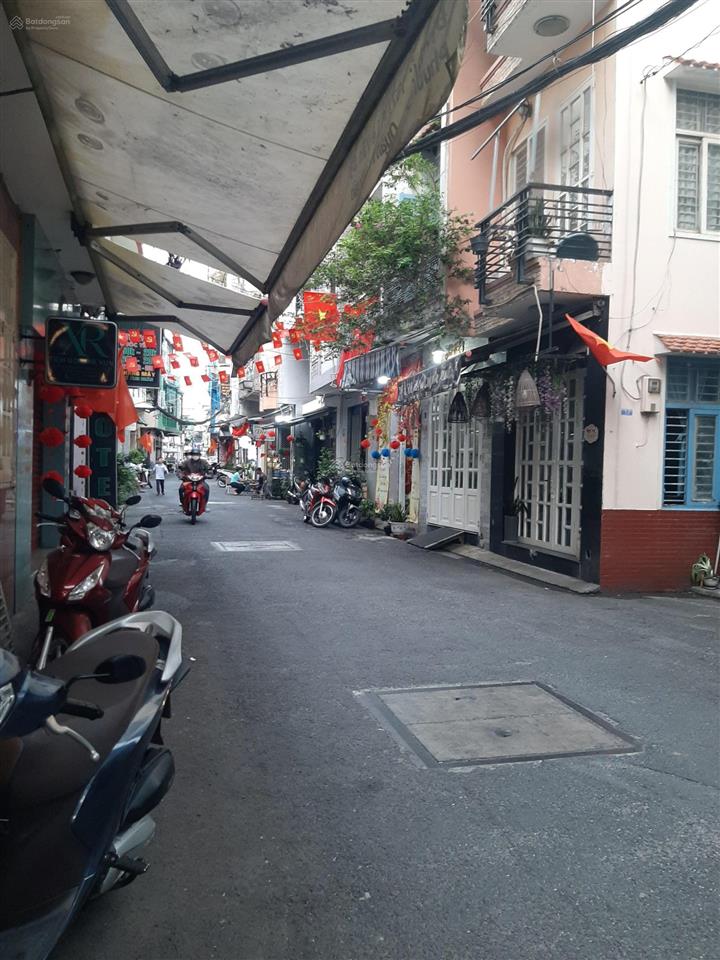 Hxh ngay cách mạng tháng 8  khu bắc hải. ngang 4.5 dài 19 xây 3 tầng, chỉ 8.8 tỷ