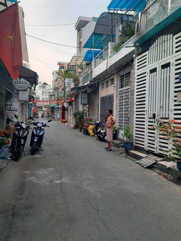 Hxh ngay cách mạng tháng 8  khu bắc hải. ngang 4.5 dài 19 xây 3 tầng, chỉ 8.8 tỷ