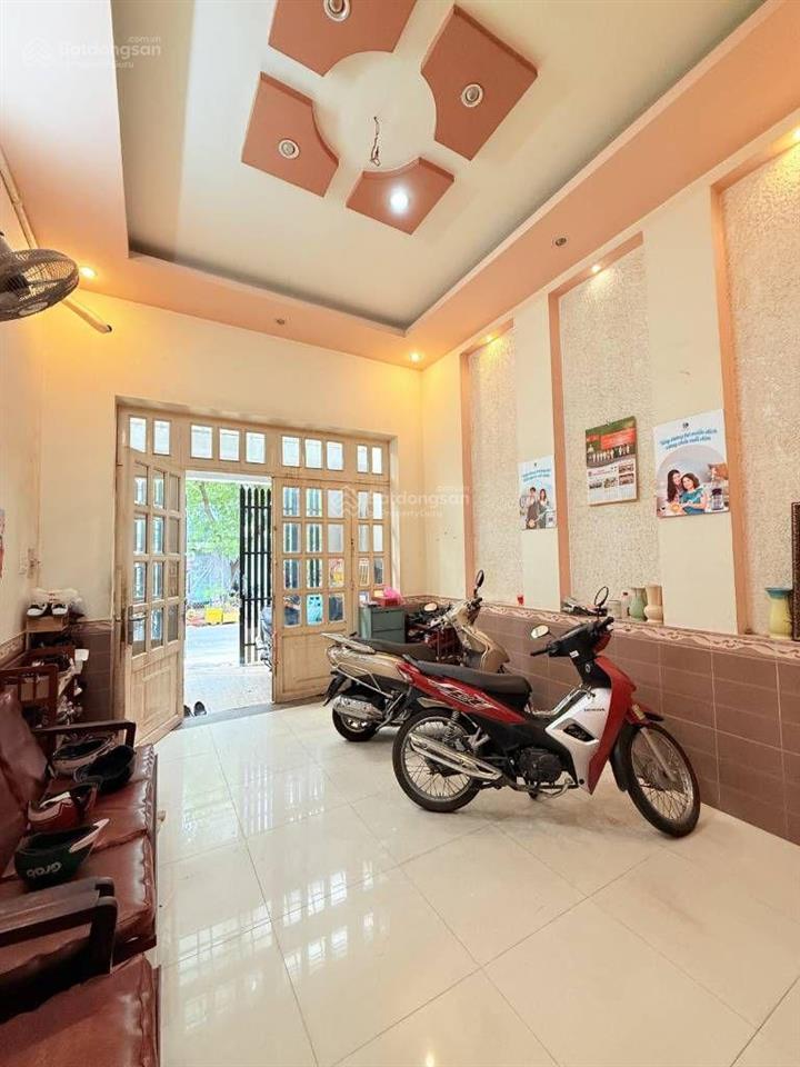 Chợ tân bình, kế khu bàu cát, ngay 737 lạc long quân. ngang 4 dài 15m xây 4 tầng