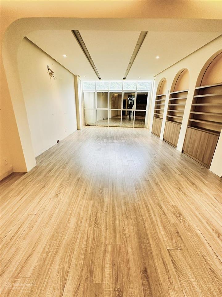 Cho thuê nhanh nhà phố 2 mặt tiền đường trần não  1 hầm 1 trệt 3 tầng  5x20m  65tr/tháng còn tl