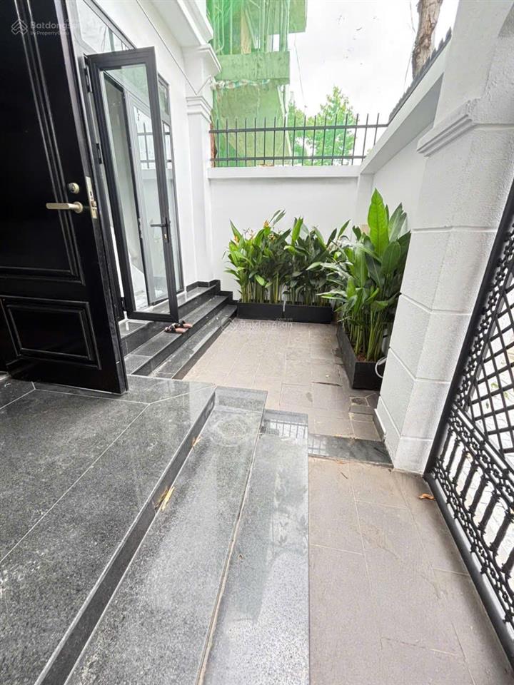 Q9 cho thuê gấp biệt thự kdc nam phan, cạnh global city, 9x18m, 1 hầm 4 lầu, full nội thất, 85tr