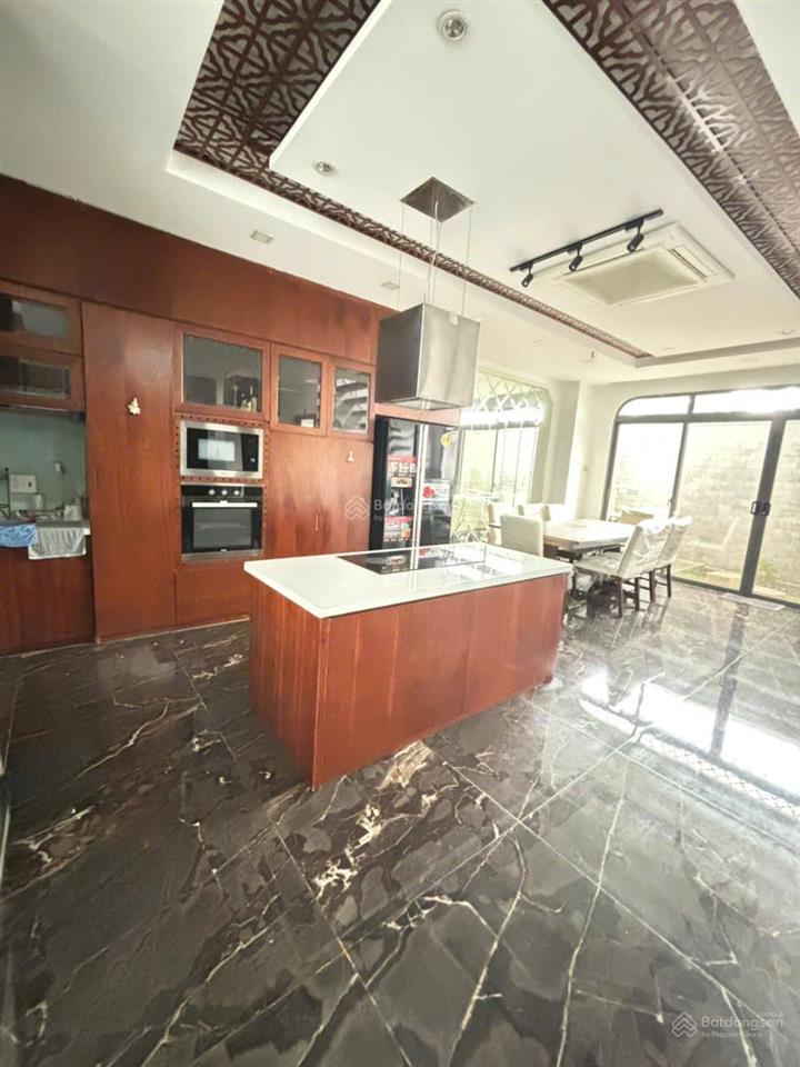 Q9 cho thuê gấp biệt thự kdc nam phan, cạnh global city, 9x18m, 1 hầm 4 lầu, full nội thất, 85tr
