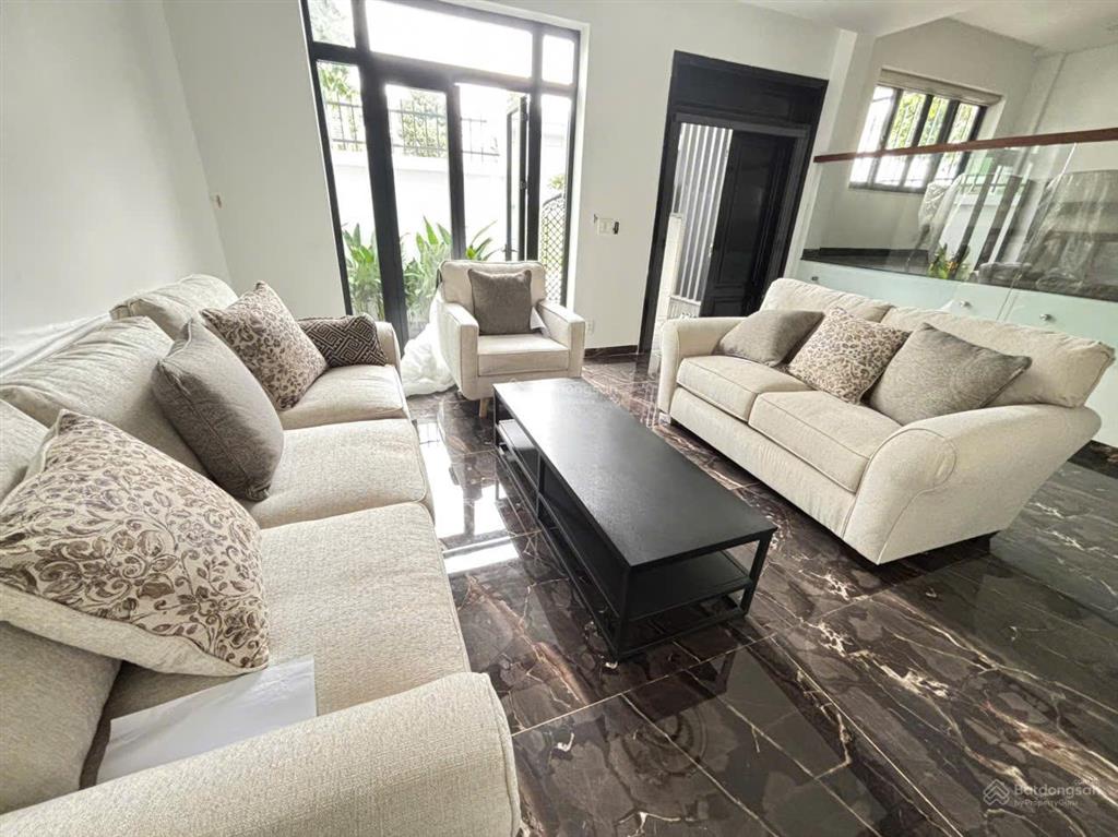 Q9 cho thuê gấp biệt thự kdc nam phan, cạnh global city, 9x18m, 1 hầm 4 lầu, full nội thất, 85tr