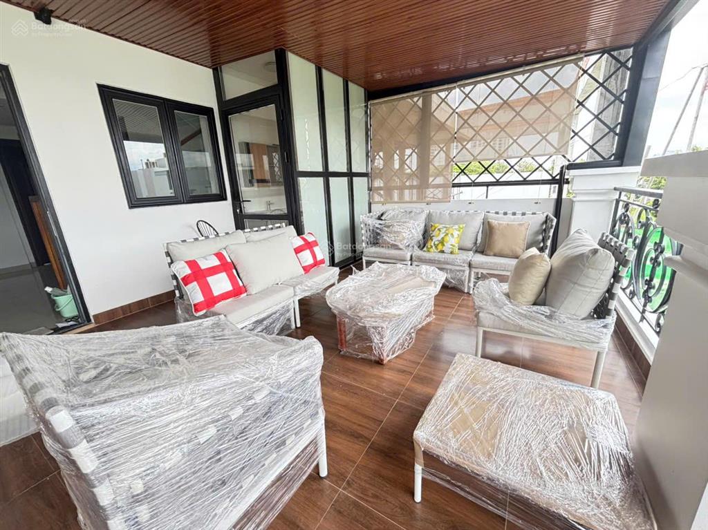 Q9 cho thuê gấp biệt thự kdc nam phan, cạnh global city, 9x18m, 1 hầm 4 lầu, full nội thất, 85tr