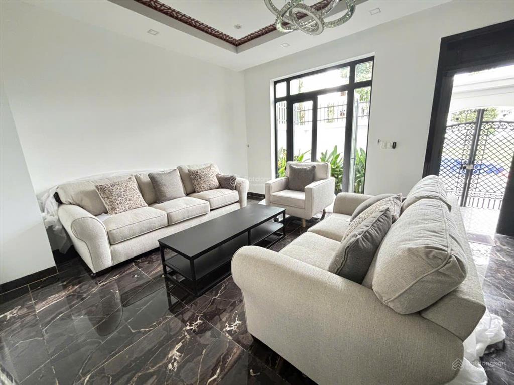 Q9 cho thuê gấp biệt thự kdc nam phan, cạnh global city, 9x18m, 1 hầm 4 lầu, full nội thất, 85tr