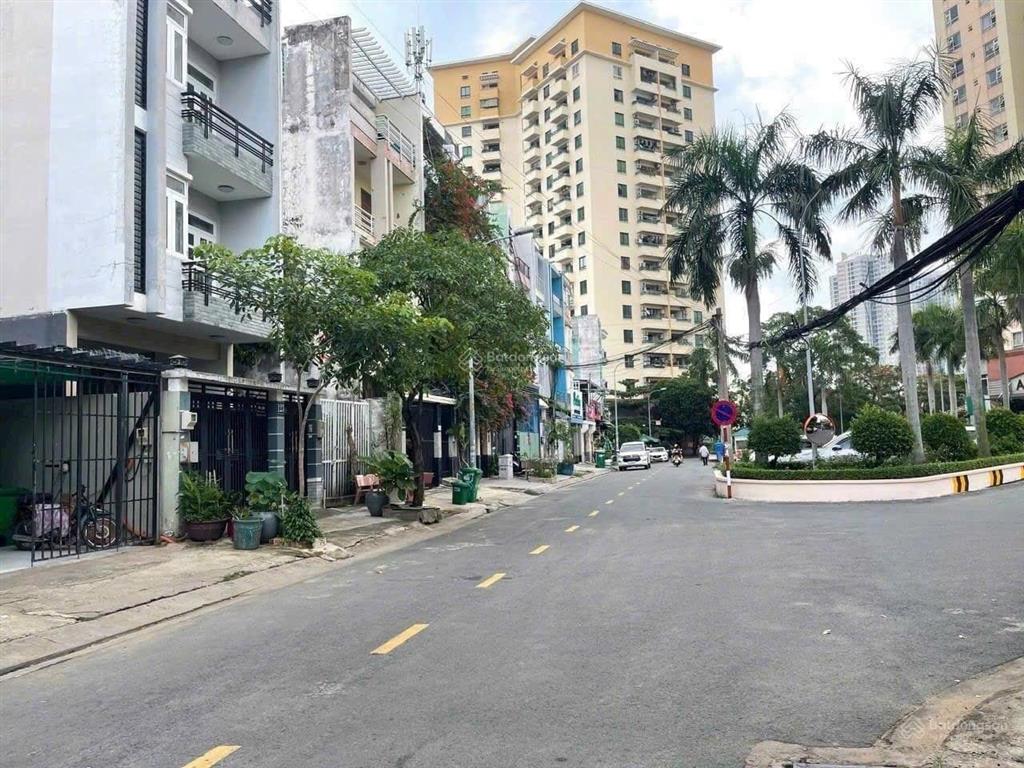 Trần cao 4,5m  phù hợp livestream  cho thuê nhanh mặt bằng ~850m2  sẵn hệ thống pccc  thang máy