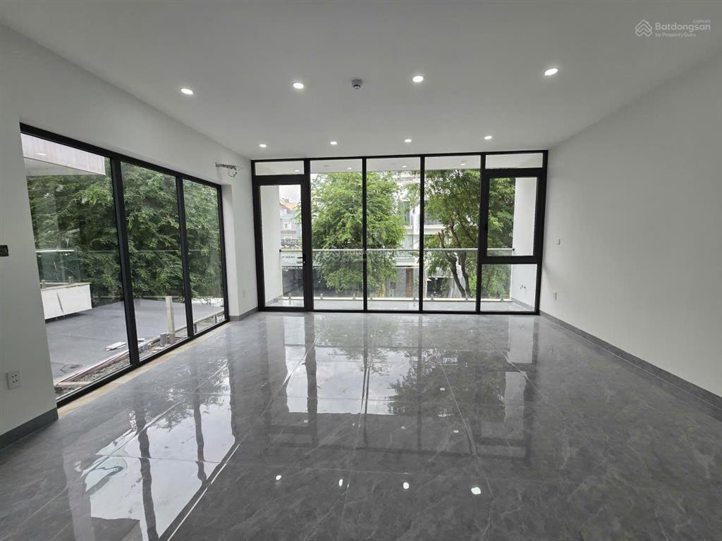 Tòa nhà sàn trống suốt hiếm có, kdc đông thủ thiêm  8x20m  1 hầm 4 lầu  phù hợp đa ngành nghề